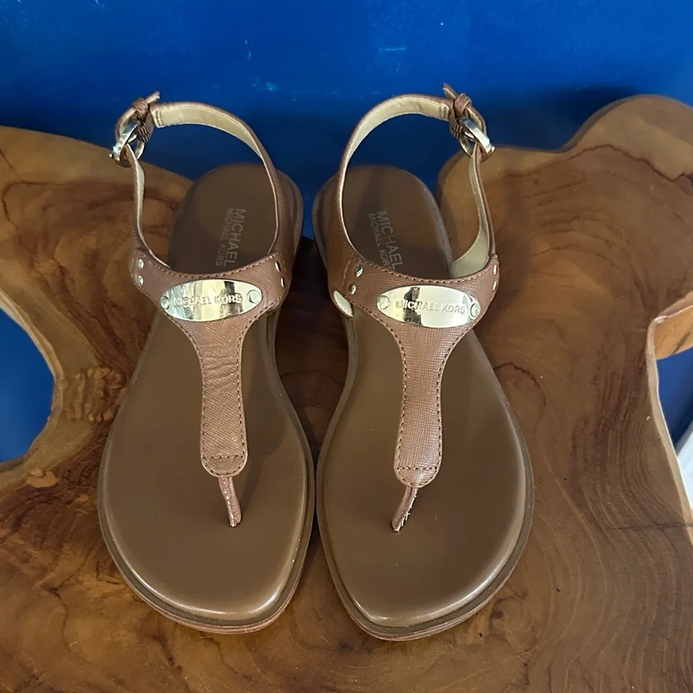 Women’s Michael Kors Brown Leather Plate Thong Sandals Size 6